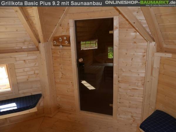 Wolff Finnhaus Grillkota 9 de Luxe mit Saunaanbau und schwarzen Schindeln