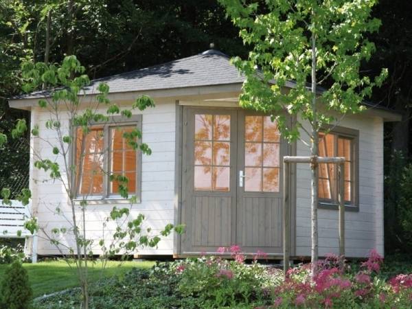 Wolff Finnhaus 5-Eckhaus Maria 44-B mit schwarzen Dachschindeln und Dachhaube